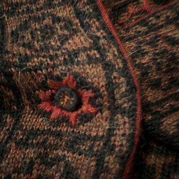 PERUVIAN CONNECTION BLACK, BROWN RUANA CAPE WITH RED ACCENTS AND EMBROIDERY - Picture 15 of 16